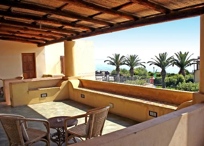 Il Delfino 2* Santa Marina Salina